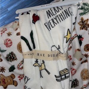 Rae Dunn Merry Everything throw